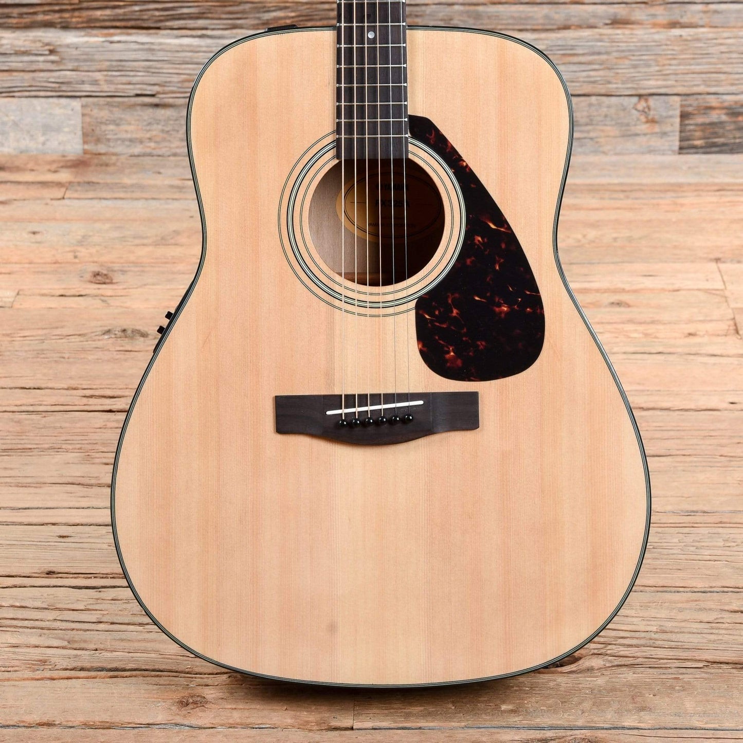 Yamaha FX325A Folk Acoustic w/Electronics Acoustic Guitars / Dreadnought