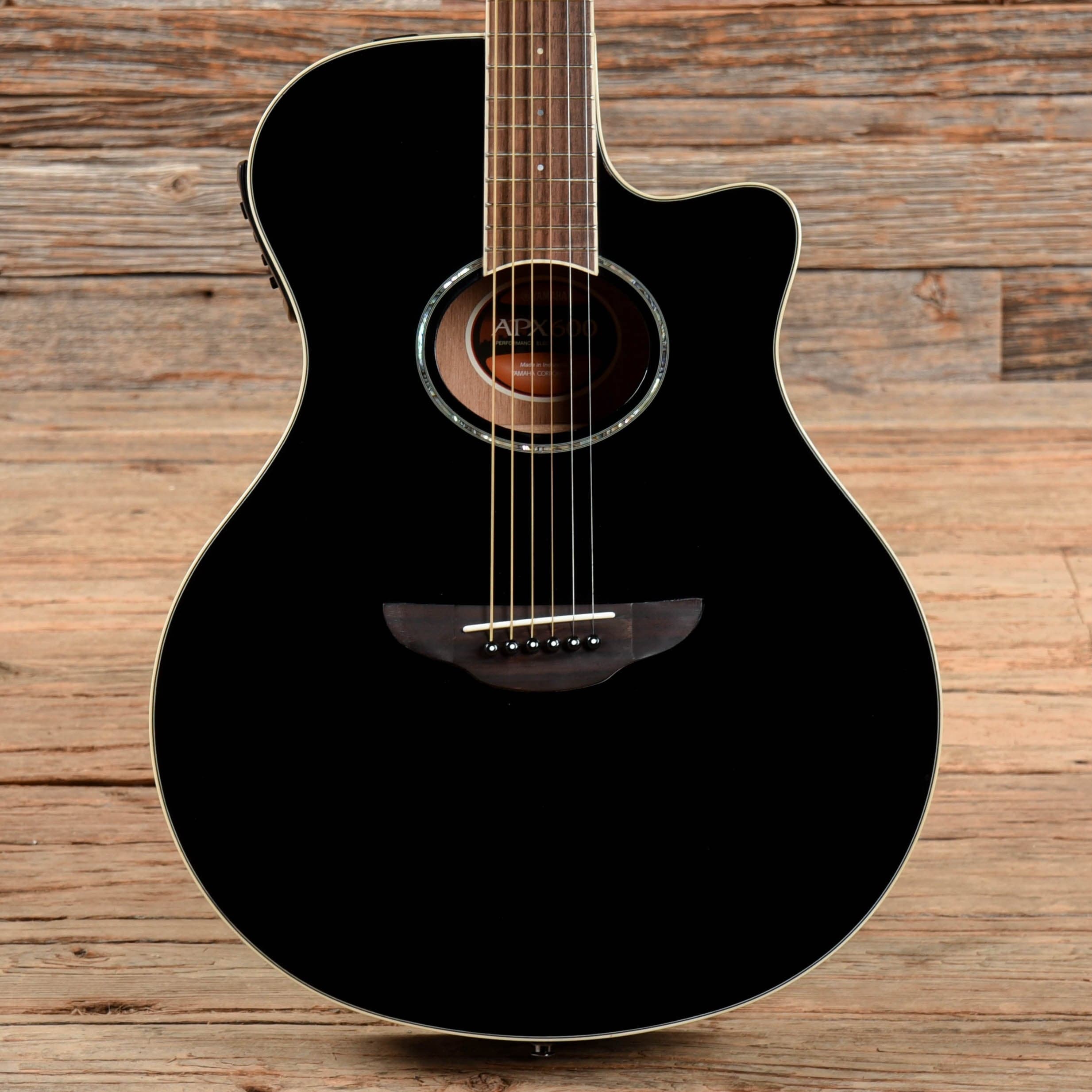 Yamaha APX600 Thinline Black 2008 Acoustic Guitars / OM and Auditorium