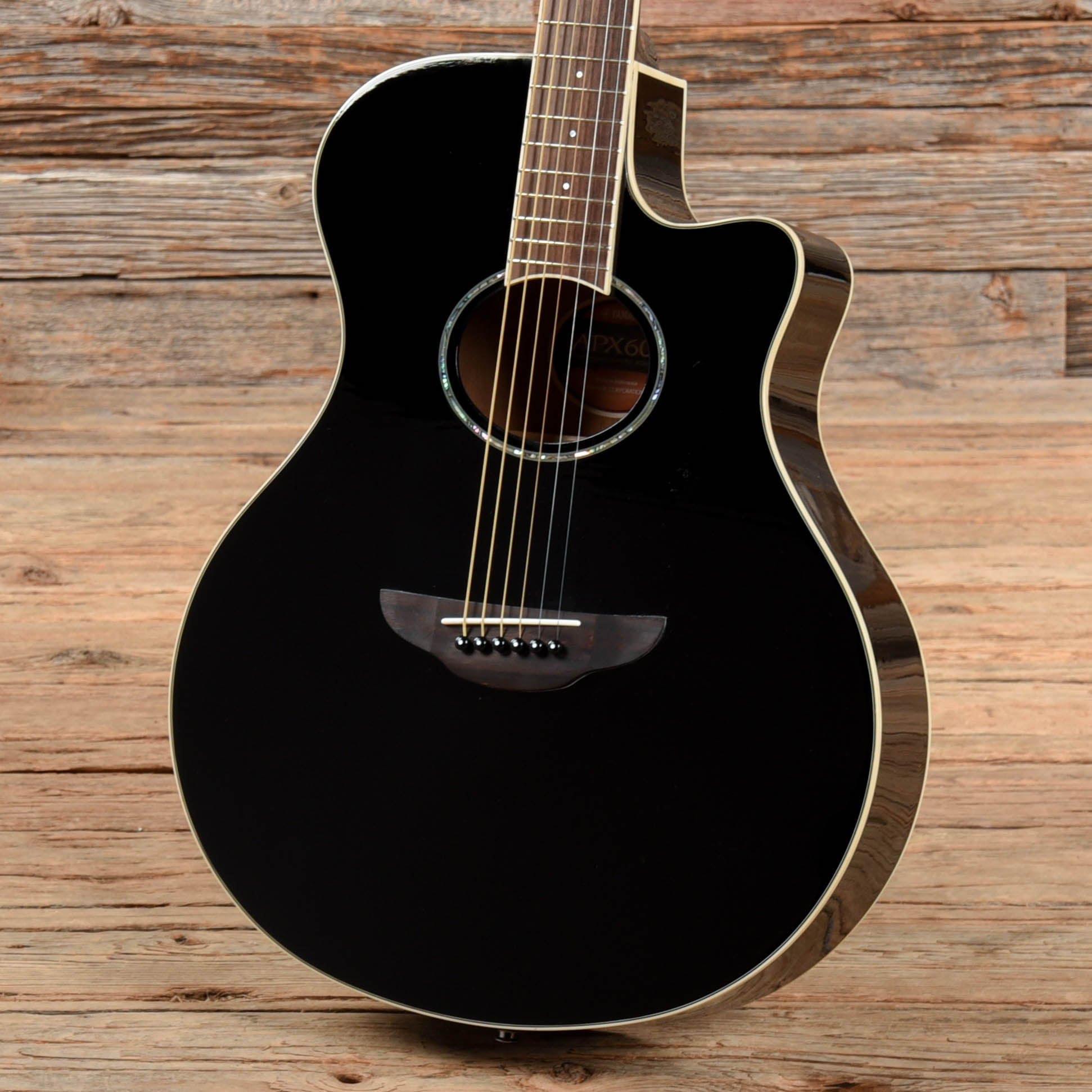 Yamaha APX600 Thinline Black 2008 Acoustic Guitars / OM and Auditorium