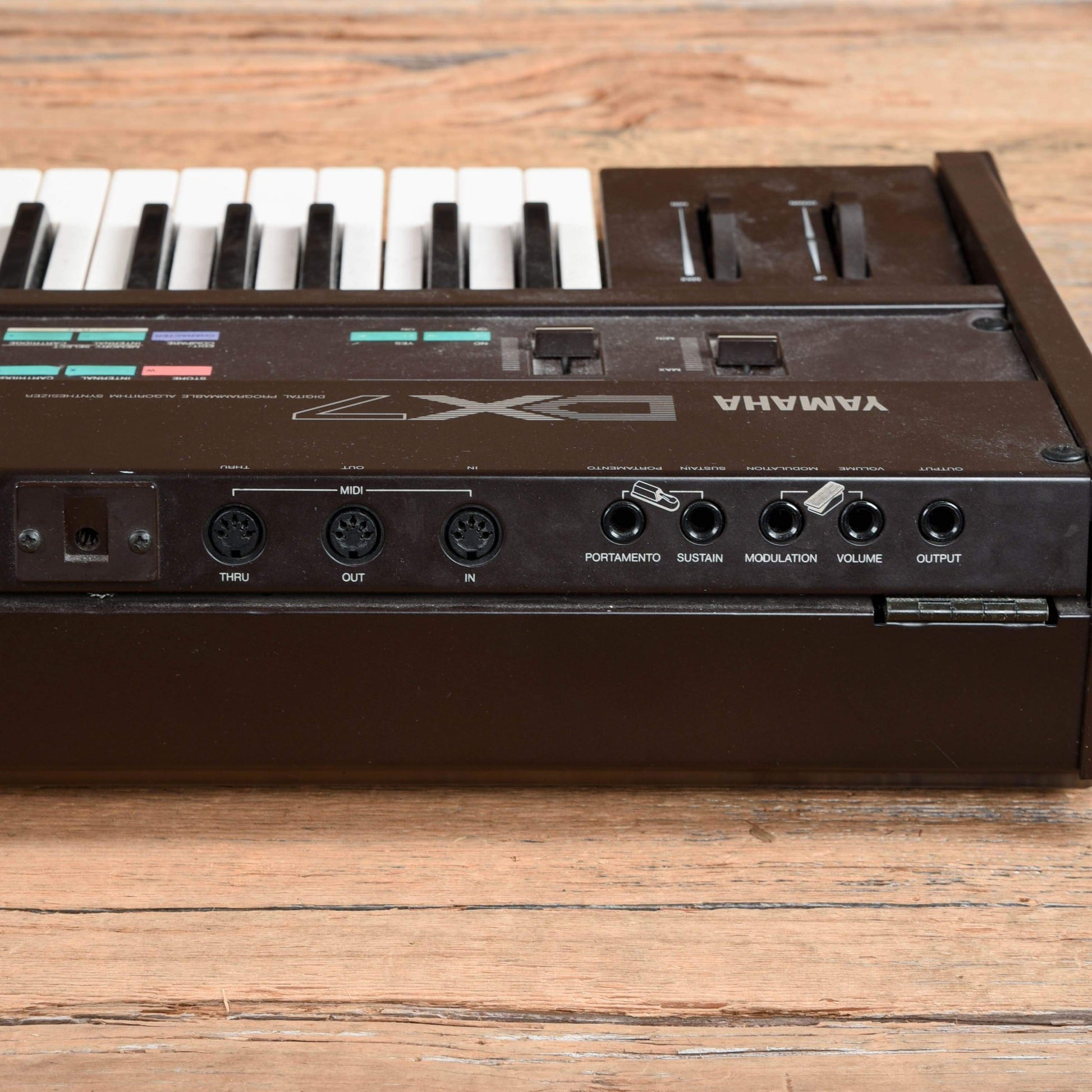 Yamaha DX7 Digital FM Synthesizer w/Original Cartridge  1980s Keyboards and Synths / Synths / Digital Synths