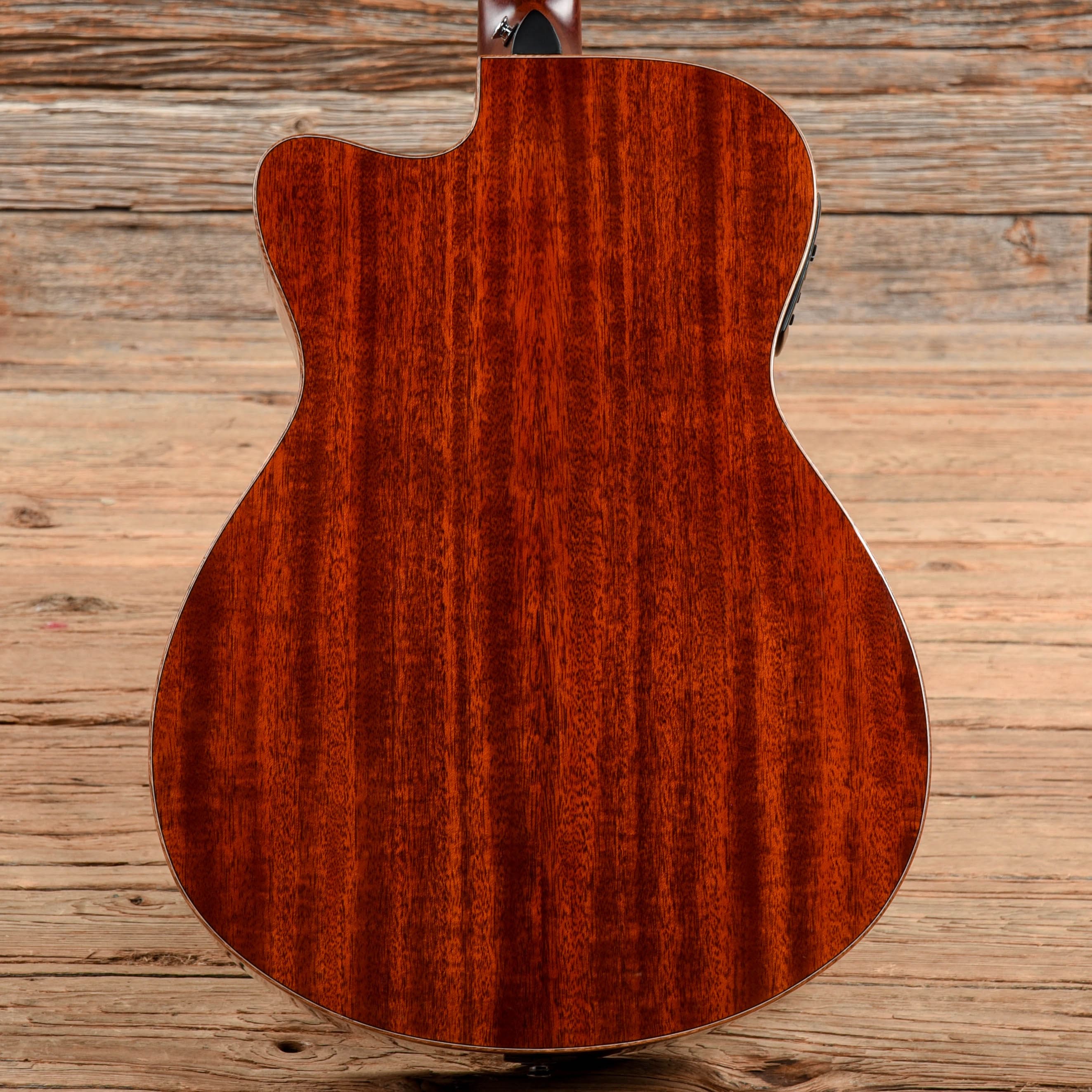 Yamaha AC1M-TBS Concert Cutaway Sunburst