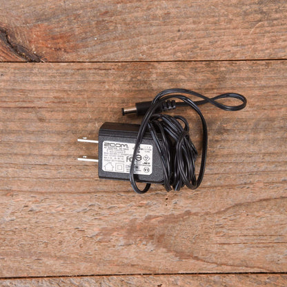 Zoom G6 Multi-Effects Processor with Expression Pedal Effects and Pedals / Multi-Effect Unit